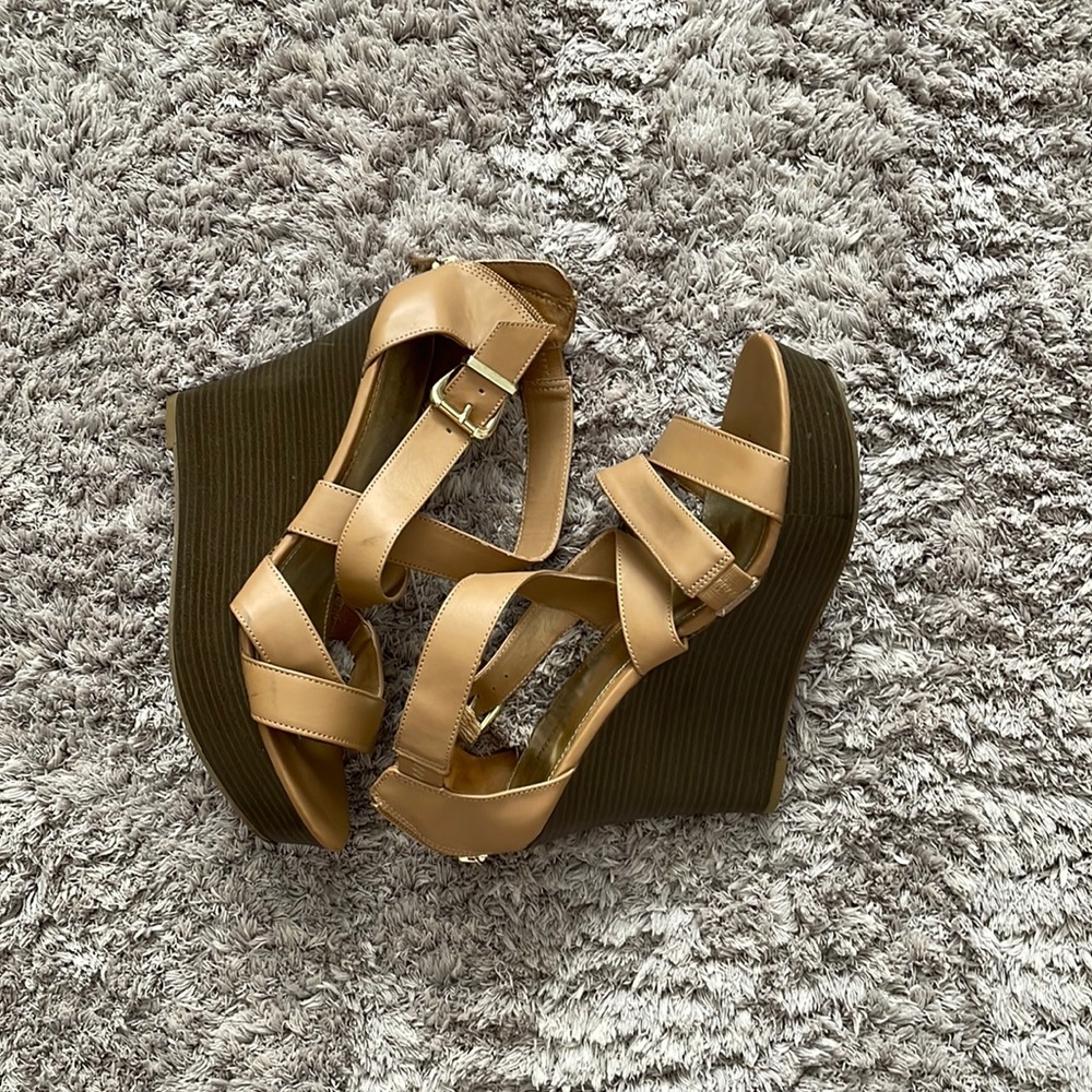 Express wedge sandals in camel/brown